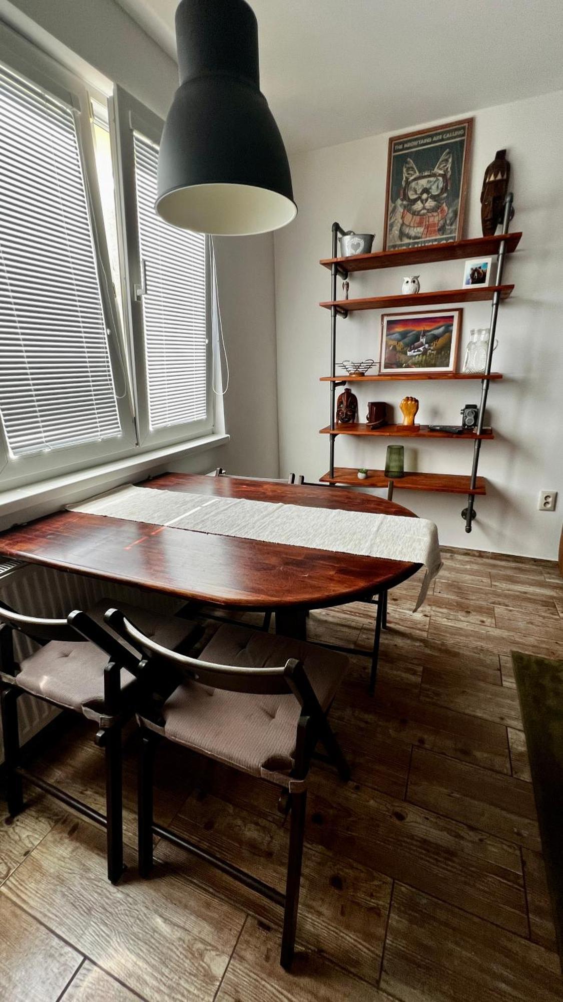 Industrial Apartment I 24Hr Self Check-In I Free Parking & Coffee Banska Bystrica Bagian luar foto