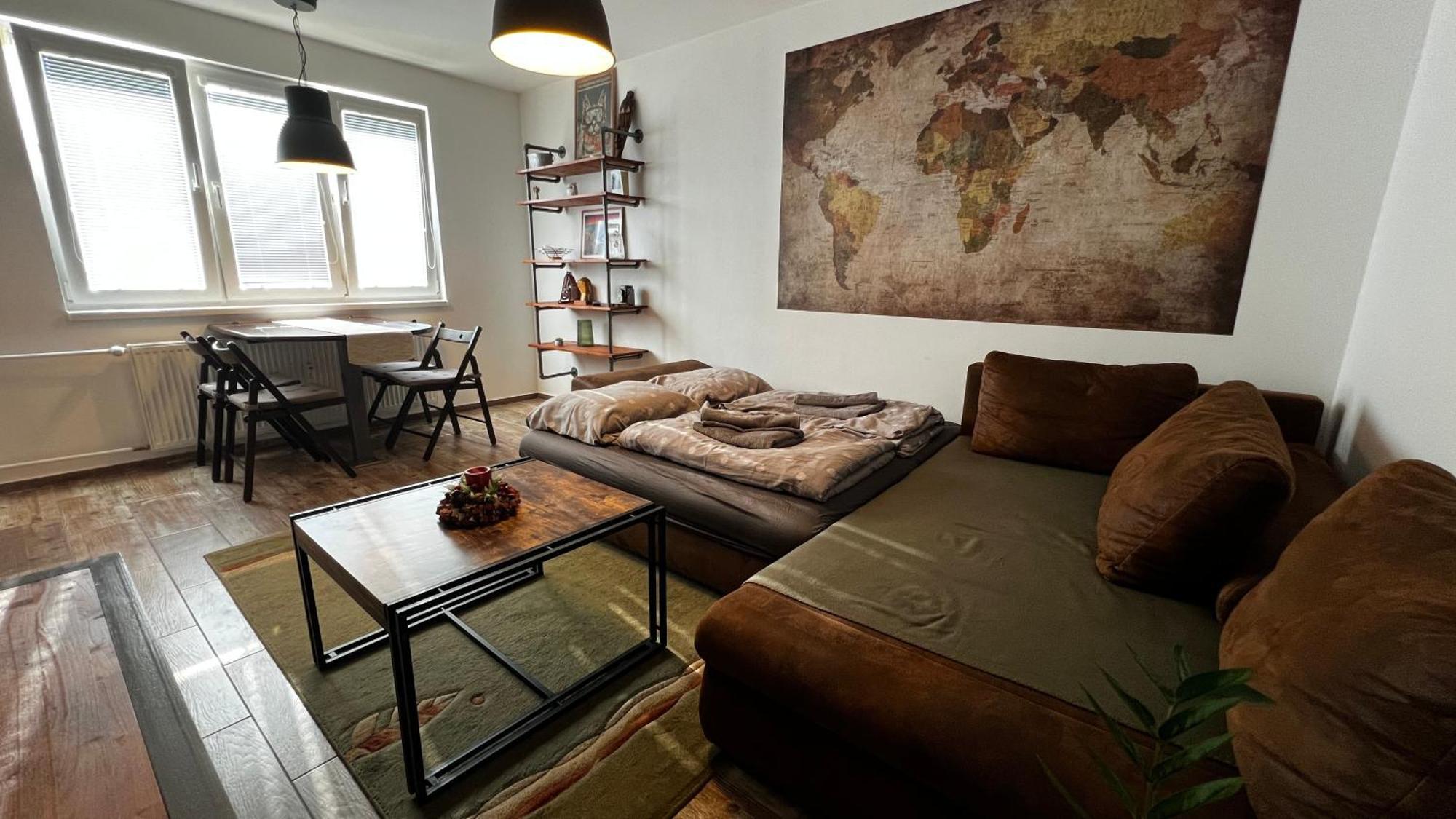 Industrial Apartment I 24Hr Self Check-In I Free Parking & Coffee Banska Bystrica Bagian luar foto