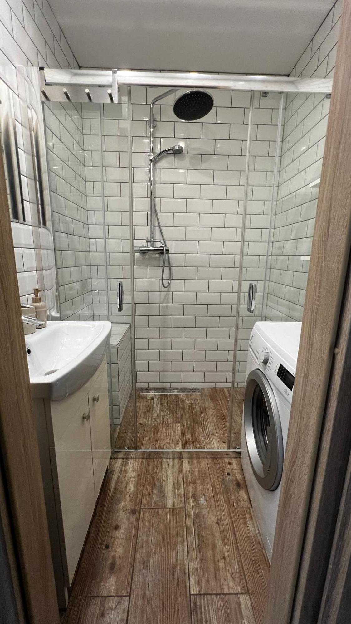 Industrial Apartment I 24Hr Self Check-In I Free Parking & Coffee Banska Bystrica Bagian luar foto