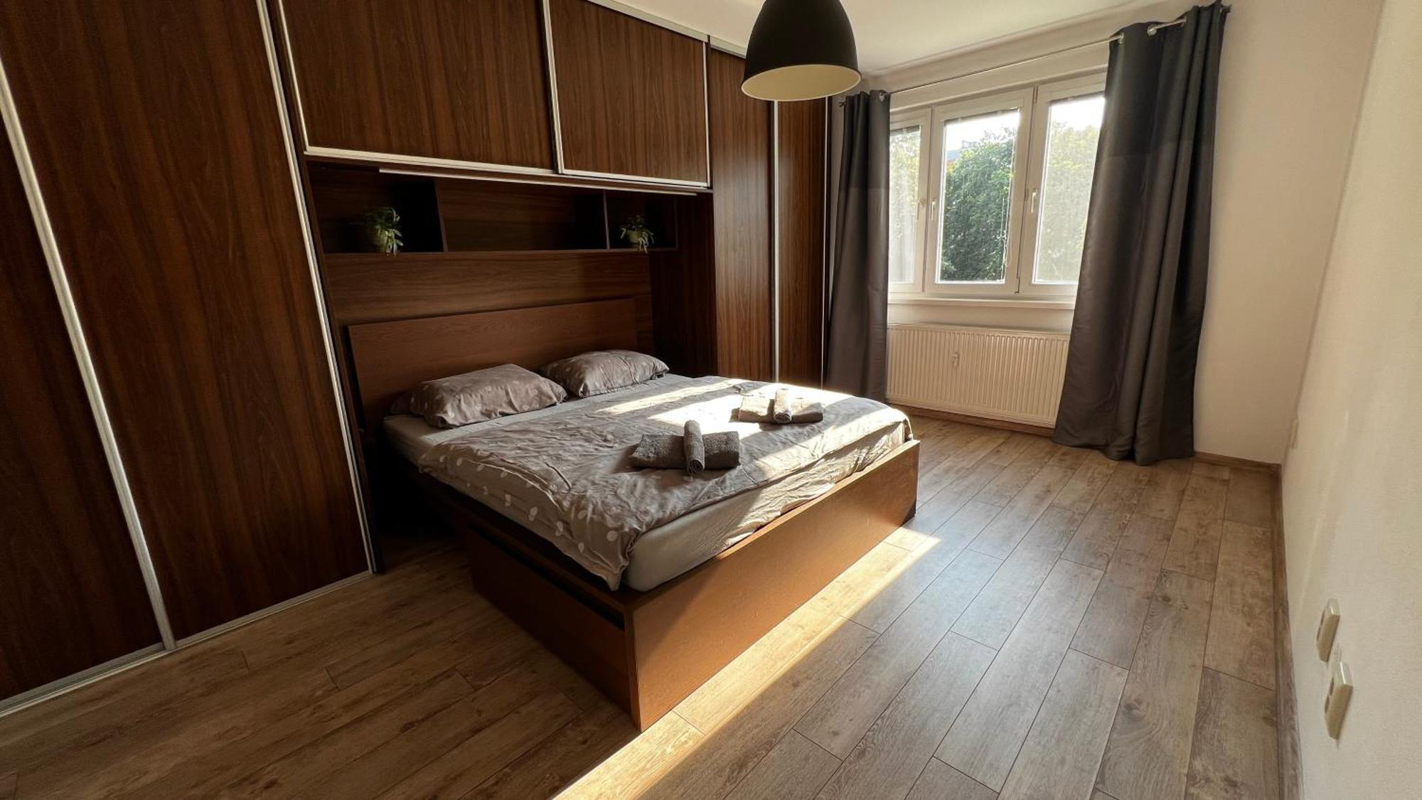Industrial Apartment I 24Hr Self Check-In I Free Parking & Coffee Banska Bystrica Bagian luar foto